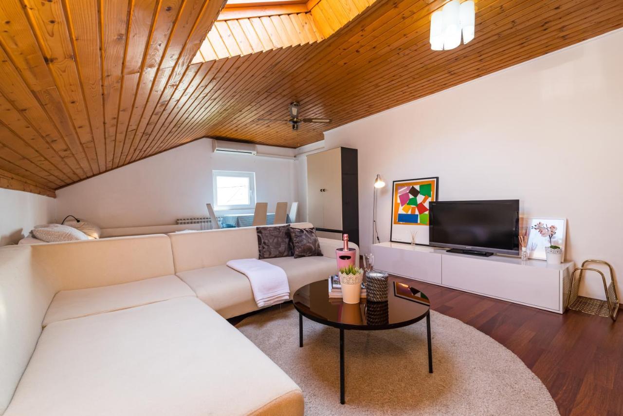 Vacation House Anna Karlobag Esterno foto