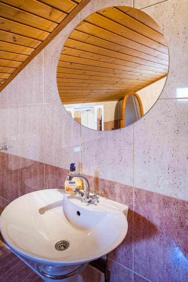 Vacation House Anna Karlobag Esterno foto