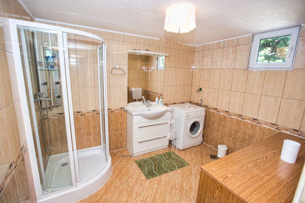 Vacation House Anna Karlobag Esterno foto