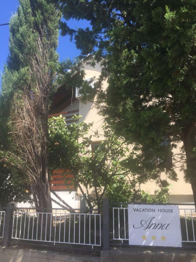 Vacation House Anna Karlobag Esterno foto
