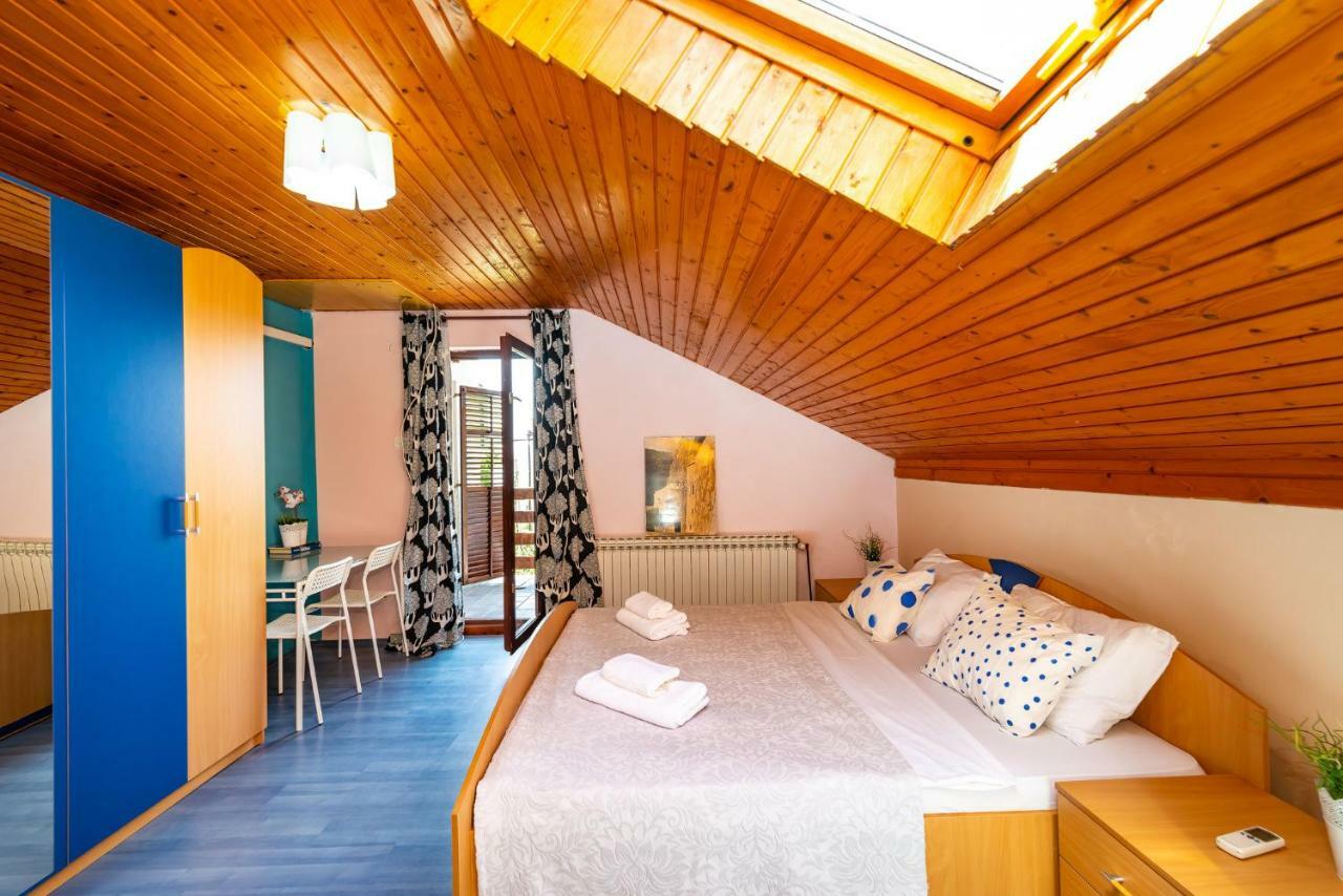 Vacation House Anna Karlobag Esterno foto