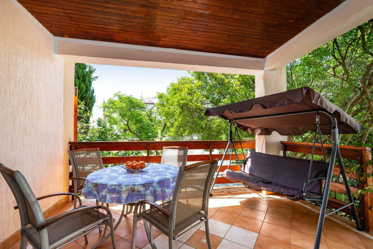Vacation House Anna Karlobag Esterno foto